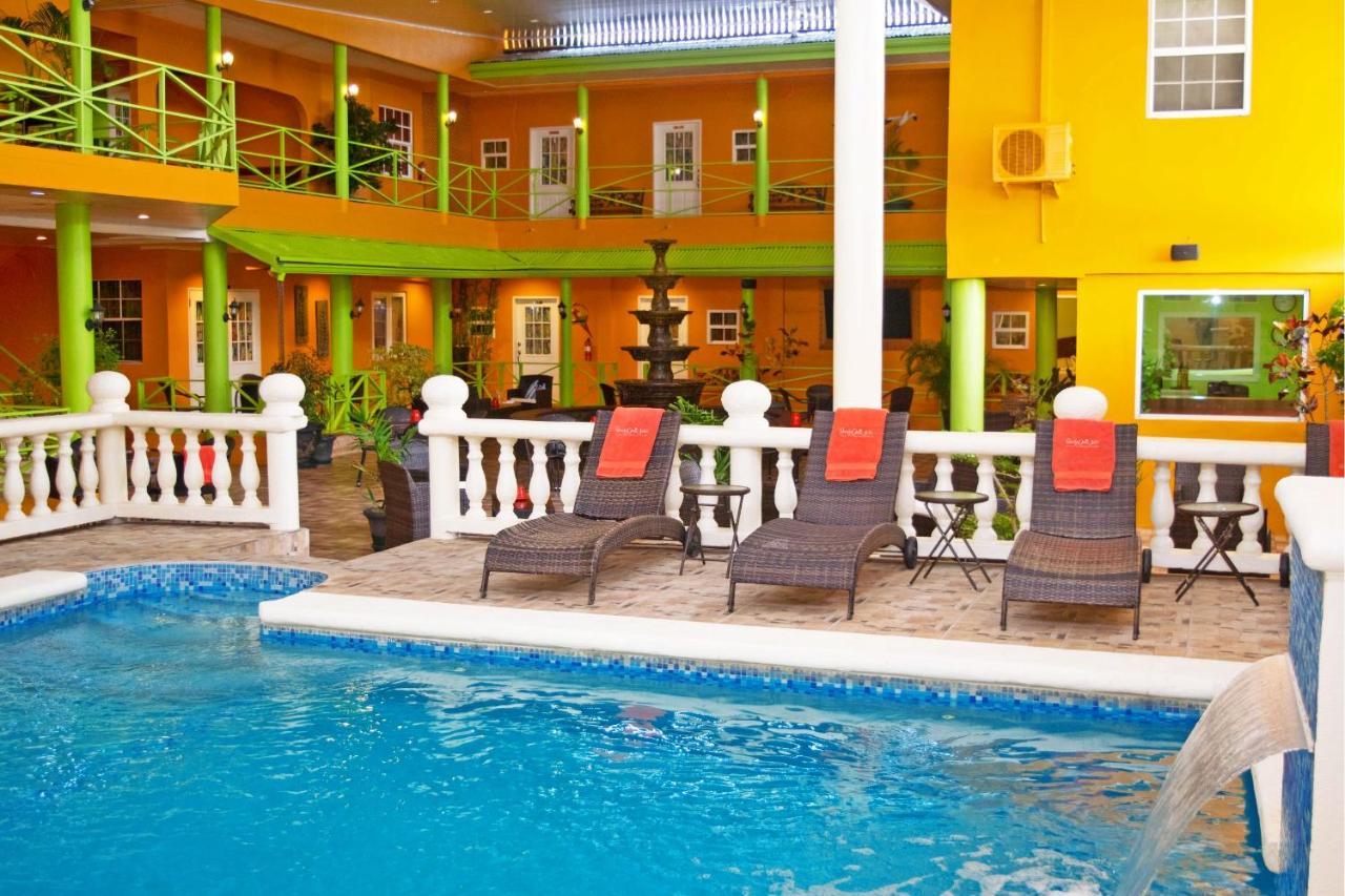 Beverly'S Oasis Suites Scarborough Exterior photo
